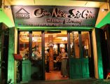 Bảng hiệu quán cơm bình dân thu hút khách nhiều nhất