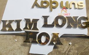 Bảng hiệu chữ inox vàng Kim Long Hoa