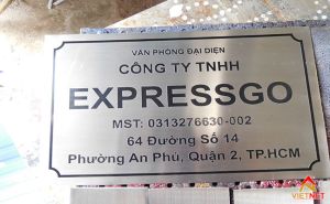 Bảng inox ăn mòn tên phòng ban công ty Expressgo