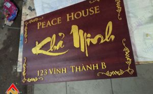 Làm bảng hiệu quảng cáo đẹp bằng gỗ Khả Minh 