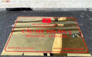 Bảng inox ăn mòn Cầu Mỹ Thuận 2
