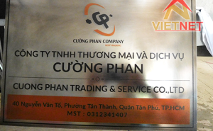 Bảng hiệu Công ty Cường Phan ăn mòn inox trắng xước