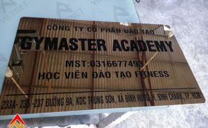 Bảng inox ăn mòn giá rẻ công ty đào tạo Gymaster Academy