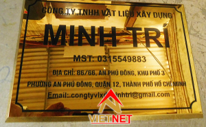 Bảng inox ăn mòn tên công ty VLXD Minh Trí