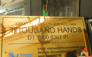 Bảng hiệu inox ăn mòn công ty Thousand Hand