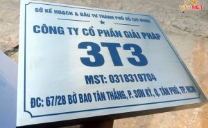 Bảng tên công ty ăn mòn bằng inox Giải Pháp đẹp