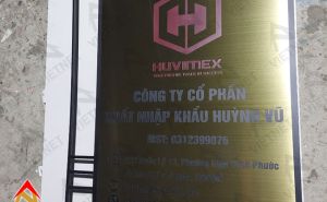 Hộp đèn quảng cáo đứng công ty xuất nhập khẩu Huỳnh Vũ