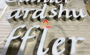 Chữ inox lồng mặt mica Cashier