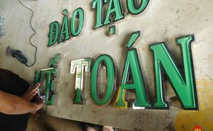 Mẫu chữ inox lồng mặt mica Đào Tạo Kế Toán