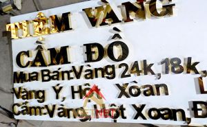 Bảng hiệu tiệm kinh doanh dịch vụ vàng và cầm đồ