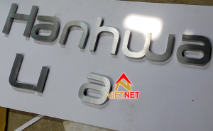 Gia công chữ inox trắng xước thương hiệu Hanwha Life