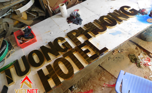 Bảng hiệu chữ inox vàng Hotel TUONG PHUONG