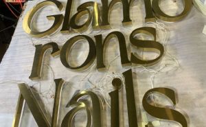 Chữ inox vàng xước Glamorous Nails