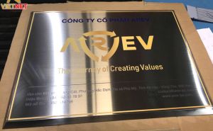 Gia công bảng inox in UV công ty AREV