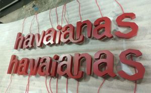 Gia công chữ inox sơn hấp nhiệt Havaianas