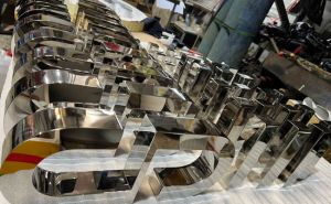 Gia công chữ inox trắng gương S