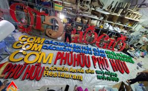 Gia công chữ nhôm có gờ quán cơm Gió - Phú Hữu