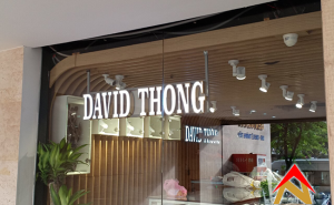 Chữ nổi inox lồng mặt mica trắng DAVID THONG