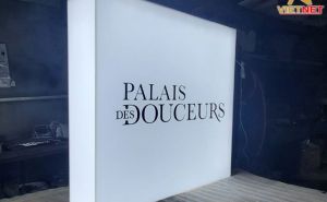 Làm hộp đèn quảng cáo vuông PaLais