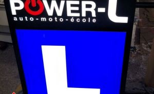 Làm hộp đèn quảng cáo vuông Power L 