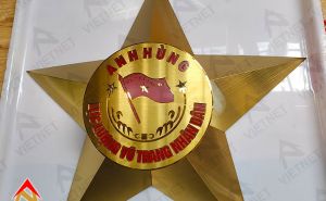 Logo inox ăn mòn 3 gạch và Ngôi sao Anh Hùng LLVTND