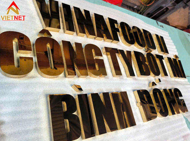 5-bi-quyet-lam-bang-hieu-chu-inox-vang-dep-ben-gia-tot