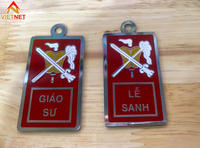 bang-inox-an-mon-dang-cap-va-ben-bi-theo-thoi-gian