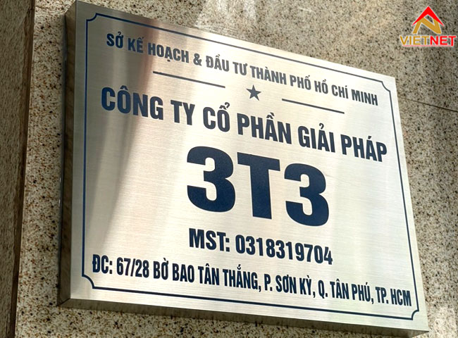 bang-ten-cong-ty-an-mon-bang-inox-giai-phap-dep