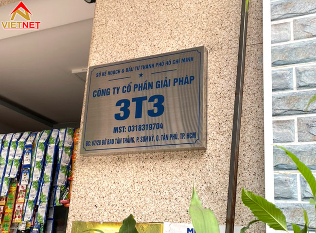 bang-ten-cong-ty-an-mon-bang-inox-giai-phap-dep