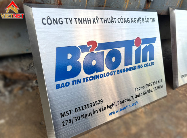 bang-ten-cong-ty-an-mon-bang-inox-sang-trong-va-ben-bi