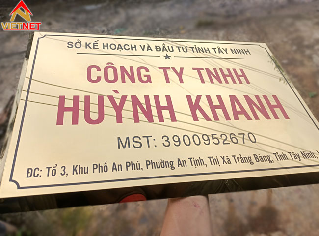 bang-ten-cong-ty-an-mon-bang-inox-sang-trong-va-ben-bi
