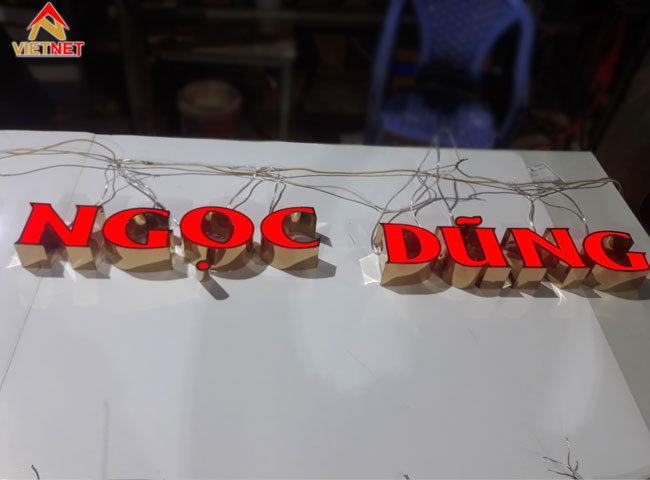 chu-inox-long-mat-mica-cua-hang-ngoc-dung