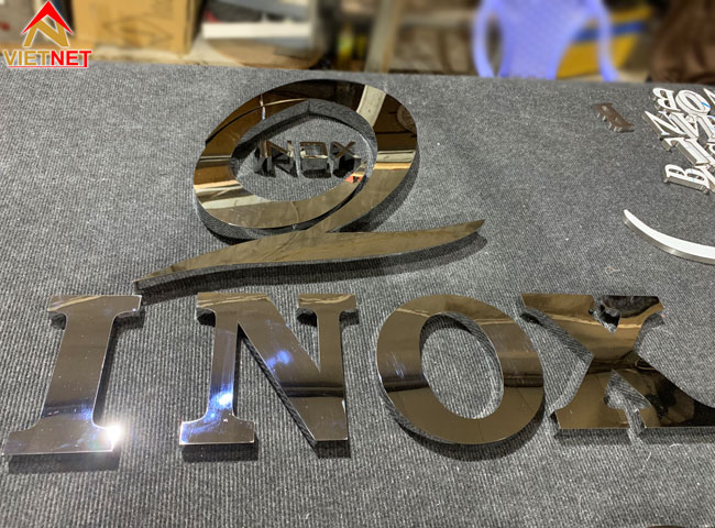 chu-inox-trang-lua-chon-hoan-hao-cho-bien-hieu-cong-ty
