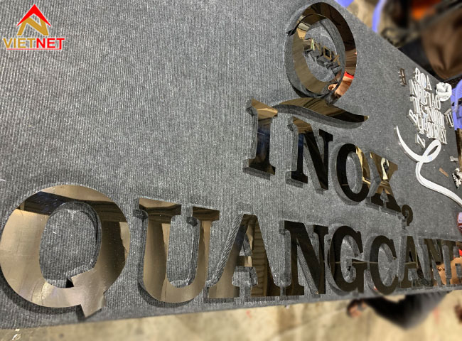 chu-inox-trang-lua-chon-hoan-hao-cho-bien-hieu-cong-ty