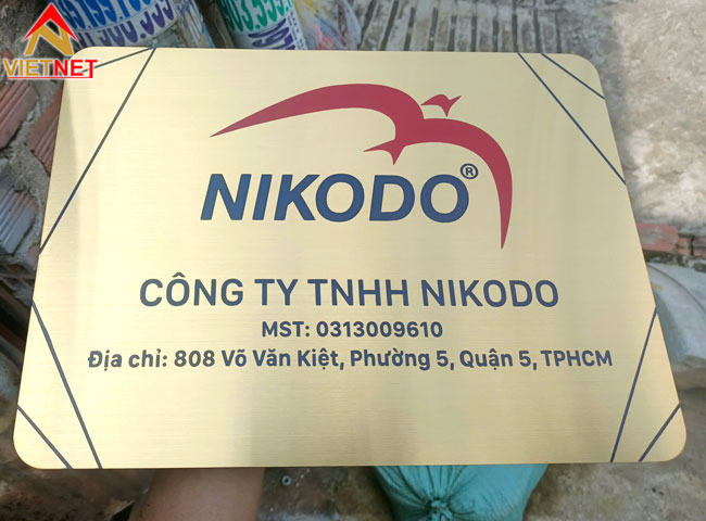 dau-tu-ben-vung-bang-ten-cong-ty-an-mon-bang-inox-chat-luong-cao