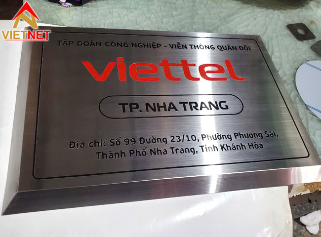 dau-tu-ben-vung-bang-ten-cong-ty-an-mon-bang-inox-chat-luong-cao