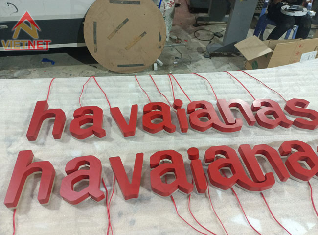 Gia công chữ inox sơn hấp nhiệt Havaianas
