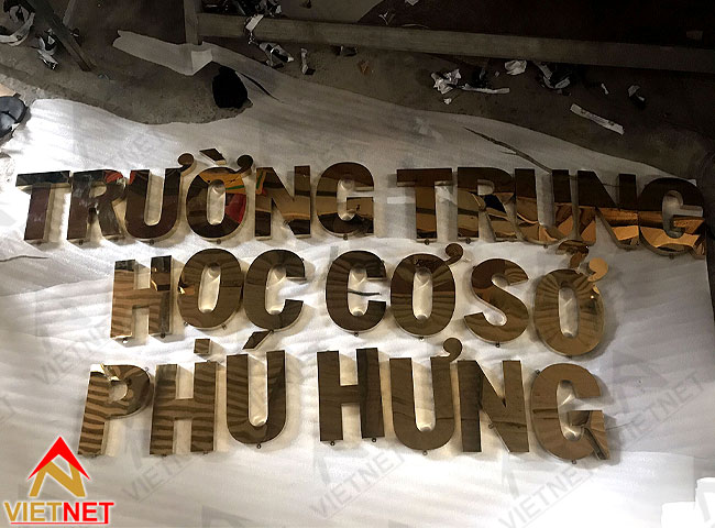 gia-cong-chu-noi-truong-thcs-phu-hung