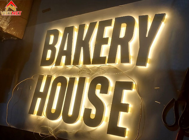 gia-cong-chu-noi-mica-cua-hang-bakery-house
