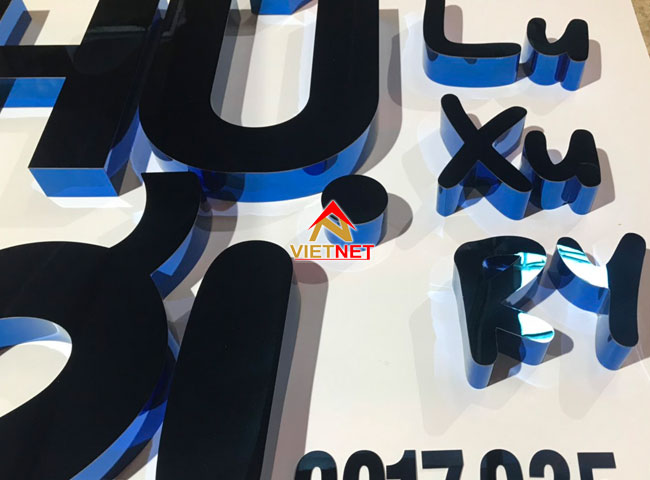 lam-chu-inox-xanh-cua-hang-luxury-đẹp