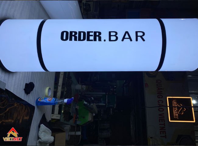 lam-hop-den-quang-cao-tha-quay-order-bar