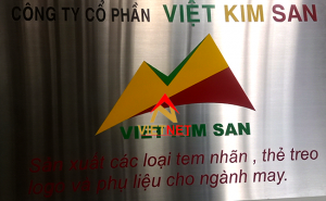 Bảng inox ăn mòn tên công ty Việt Kim San
