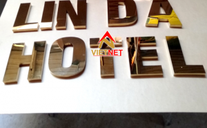 Bảng hiệu chữ inox vàng Hotel LINDA 